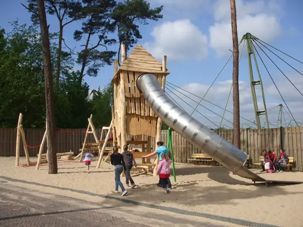 TOUR DE JEUX ARNHEM BURGERS ZOO SPIELART